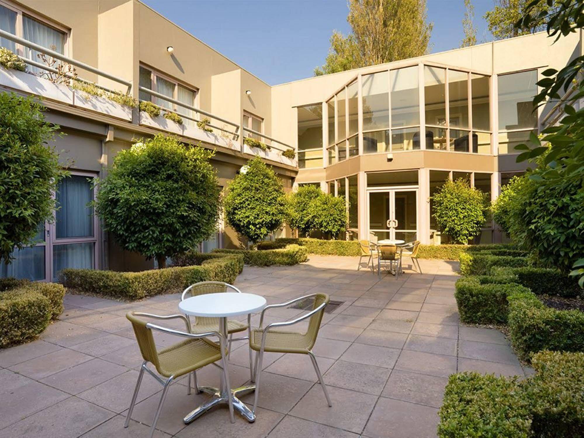Kimberley Gardens Hotel, Serviced Apartments And Serviced Villas Ville de Ville de Melbourne Extérieur photo